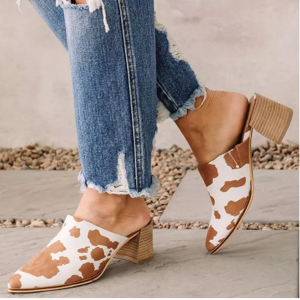 BEAST Stephanie Mule Shoe White Camel Cow Print Size 6.5 New in Box